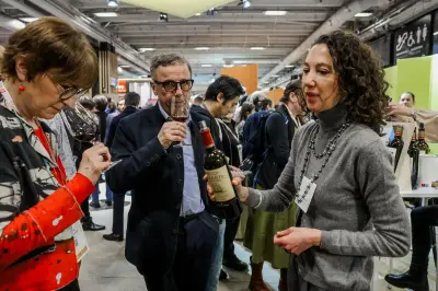 Pierre Hurmic et Thomas Cazenave courtisent la filière viticole bordelaise à Paris