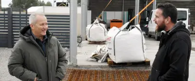 Un garagiste transforme son atelier en court de padel couvert dans l'Hérault