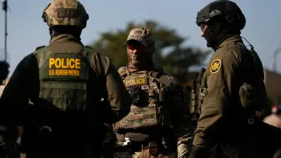 Une juge fédérale autorise l'ICE à garder ses masques en Californie