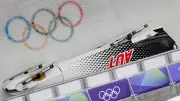 Accident grave en bobsleigh aux JO de Milan 2026 : course interrompue après le renversement d'un bob autrichien