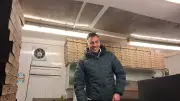 Alban Fatkin, ex-reporter, lance son camion à pizzas Télé Pizza à Garons