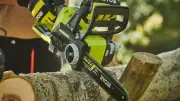 Amazon propose une offre exceptionnelle sur la tronçonneuse Ryobi sans fil