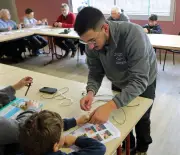 Atelier de montage et nœuds de pêche organisé par la Fédération des Landes