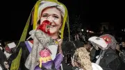 Carnaval des Gueux à Montpellier : Marine Le Pen en effigie brûlée dans une satire politique festive