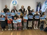 Concours de dessin de Noël à Saint-Astier : les jeunes talents récompensés en mairie