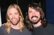 Dave Grohl évoque la difficile relance des Foo Fighters après la mort de Taylor Hawkins