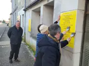 Eysines : des affiches collées pour réclamer la revente de logements vacants préemptés