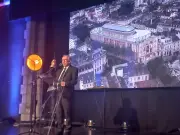 François Bayrou présente son programme municipal à Pau avec des engagements sur l'urbanisme et la sécurité