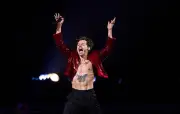Harry Styles lance des listening parties à Paris pour son nouvel album disco
