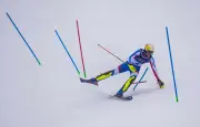 Hécatombe au slalom olympique de Bormio : plus de la moitié des skieurs éliminés