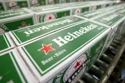Heineken annonce la suppression de 5 000 à 6 000 emplois face à un marché difficile