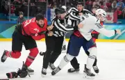Hockey aux JO : Bagarre mémorable entre la France et le Canada, deux joueurs expulsés