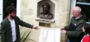 Hommage à Henri Fam : un buste dévoilé un an après sa disparition à Arzacq