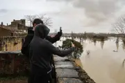 Inondations de la Garonne : la foule se presse pour contempler la puissance des eaux