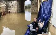 Inondations en Gironde : les habitants résistent face à la montée des eaux