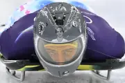 JO 2026 : le skeleton ukrainien Heraskevych honore ses compatriotes tués avec un casque mémoriel