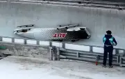 JO d'hiver 2026 : Nouvel accident grave en bobsleigh autrichien après la frayeur en short-track