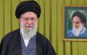 Khamenei menace de couler le porte-avions américain dans le Golfe