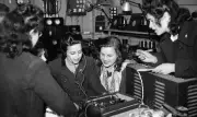 La radio, une histoire française : des ondes hertziennes à la révolution numérique