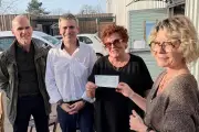 L'association Entraide et solidarité offre 5 000 euros au CCAS d'Arès pour soutenir les habitants