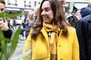 Le jaune, nouvelle arme politique de Sarah Knafo pour conquérir Paris
