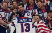 Le numéro 13, un hommage poignant pour la victoire olympique des États-Unis en hockey