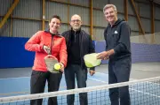 Le pickleball, sport de raquette venu des États-Unis, connaît un essor fulgurant en Charente-Maritime