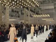 Maria Grazia Chiuri dévoile sa première collection Fendi à Milan, un hommage au luxe romain