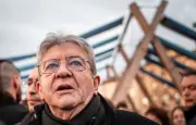 Mélenchon exprime sidération après la mort d'un étudiant à Lyon, rejette les accusations