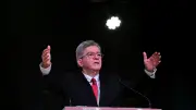 Mélenchon transforme la mort d'un militant en tribune politique lors d'un meeting