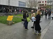 Municipales à Pau : la course aux voix s'intensifie sur les marchés