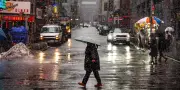 New York paralysée par une tempête de neige historique, interdiction de circuler décrétée