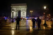 Paris : un homme armé d'un couteau blessé par balle après avoir menacé des gendarmes sous l'Arc de Triomphe