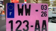 Plaques roses 'WW' : pourquoi les contrôles policiers augmentent pour les automobilistes