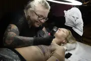 Sabrina Roy : son tatouage thérapeutique après une double mastectomie