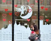 Saint-Valentin 2026 : Un tour du monde en images des célébrations des amoureux
