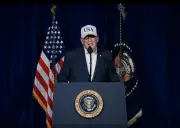 Trump jongle entre burgers et bombardements : une semaine de signaux contradictoires envers l'Iran