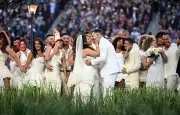 Un couple se marie en direct lors du show de Bad Bunny au Super Bowl