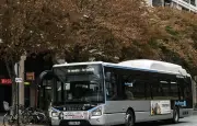Un homme armé d'un couteau menace un chauffeur de bus à Paris, neutralisé par la police