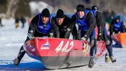 Victoire historique des Français en canot à glace au Carnaval de Québec