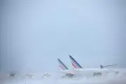 Vigilance orange neige-verglas dans 15 départements, vols réduits à Roissy et Orly