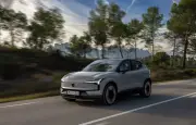 Volvo EX30 : un rappel massif de 40.000 véhicules électriques pour un défaut de batterie