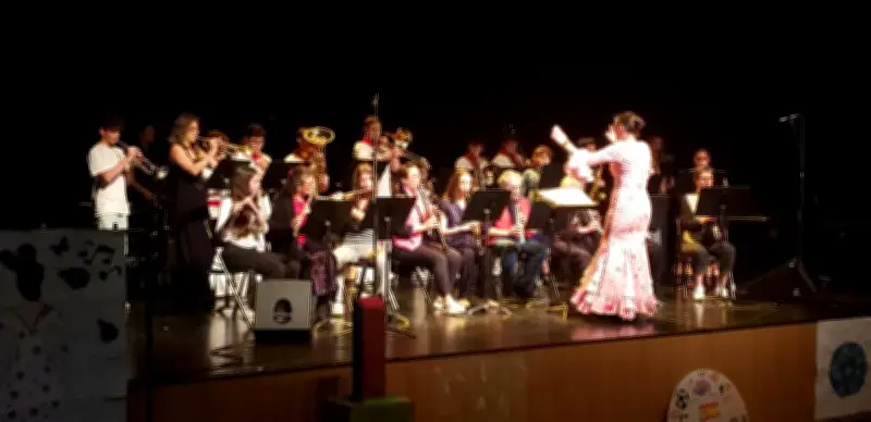 145 élèves de Salies-de-Béarn illuminent la scène avec un concert éclectique