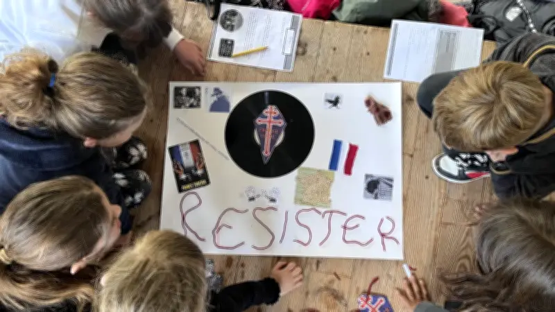 180 élèves de Mende marchent sur les traces de la Résistance en Lozère