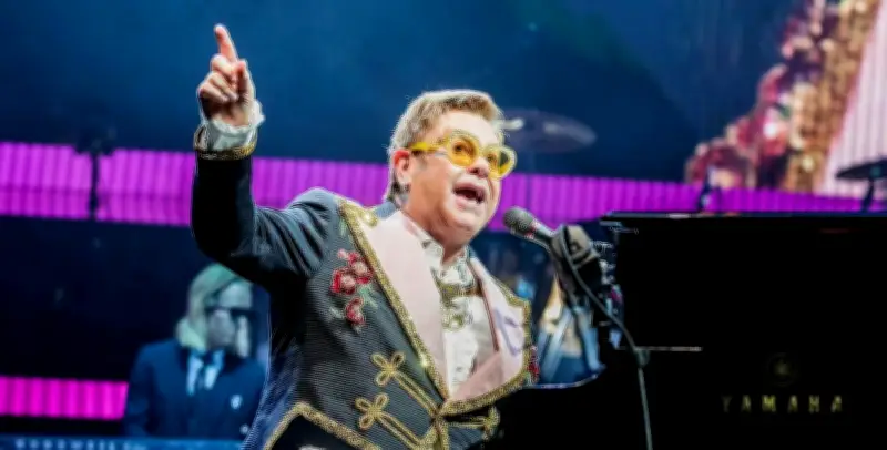25 Mars : Anniversaire d'Elton John et Événements Historiques