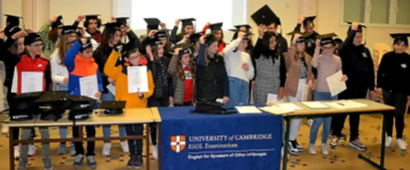 41 jeunes de Saint-Affrique reçoivent leur diplôme Cambridge lors d'une cérémonie officielle