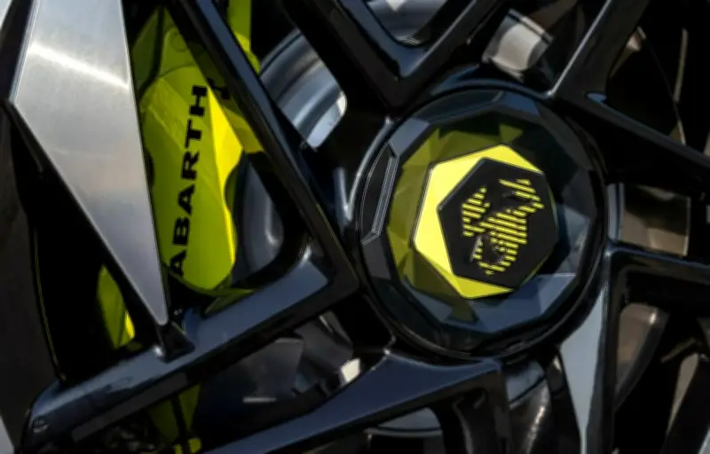 Abarth envisage un retour aux moteurs thermiques pour la Grande Panda