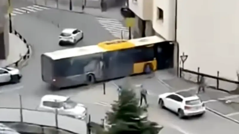 Accident spectaculaire en Andorre : un bus s'encastre dans un restaurant après un malaise du conducteur