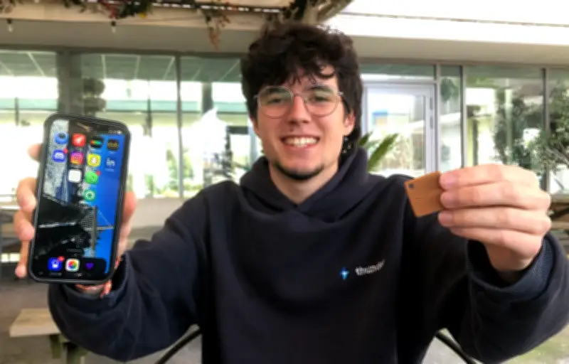 Addiction aux réseaux sociaux : un étudiant invente un boîtier pour reprendre le contrôle