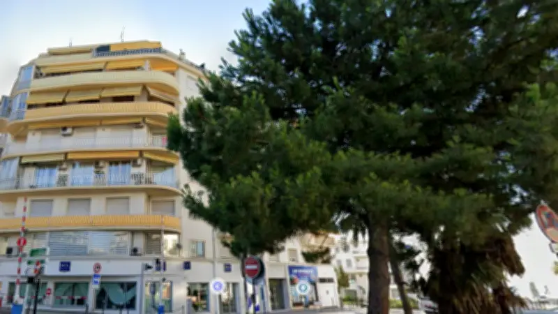 Adolescent de 15 ans avoue le meurtre d'un trentenaire à Nice, accusant la victime de viol